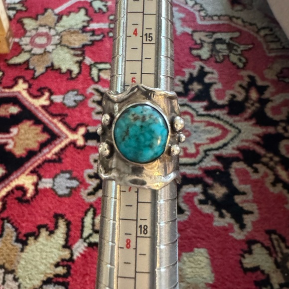 Vintage Native American Sterling Silver and Kingman Turquoise Ring. Adjustable - Picture 9 of 12